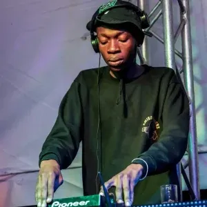 Lowbass Djy & Ndibo Ndibs – Summerhouse Sessions (Lejavah Bar & Grill)